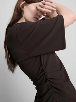 Camiseta asimétrica fruncida de The Edit