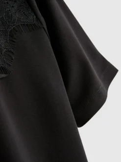 Camiseta con detalles de encaje