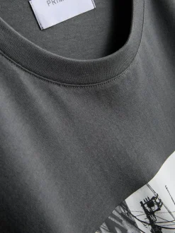 Camiseta con estampado gráfico urbano de Tokio
