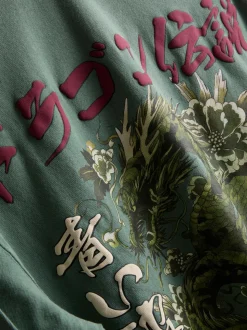 Camiseta con estampado gráfico de dragón