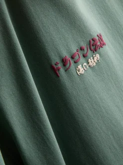 Camiseta con estampado gráfico de dragón