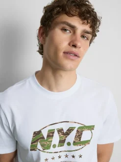 Camiseta con estampado «NYC» de camuflaje