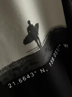 Camiseta con gráfico fotográfico de surfista