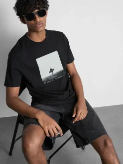 Camiseta con gráfico fotográfico de surfista