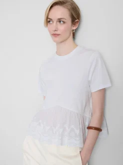 Camiseta de algodón con bajo bordado