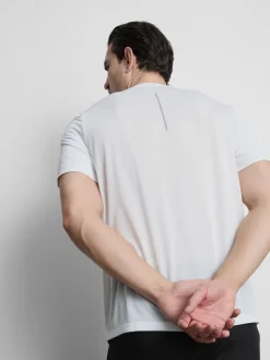 Camiseta deportiva de manga corta
