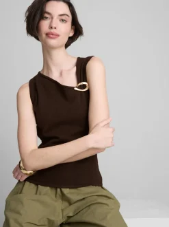 Camiseta de punto con detalle de broche