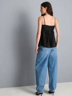 Camiseta de tirantes con bajo tipo pañuelo