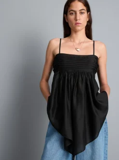 Camiseta de tirantes con bajo tipo pañuelo