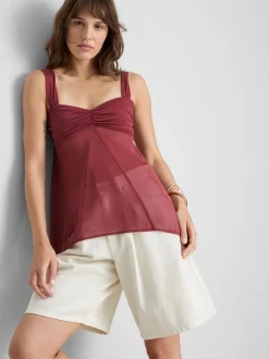 Camiseta de tirantes de malla con escote corazón