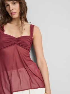 Camiseta de tirantes de malla con escote corazón