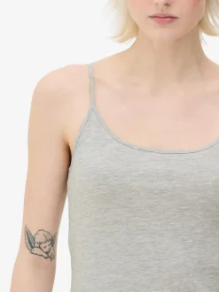 Camiseta de tirantes elástica básica