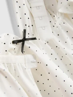 Camiseta de tirantes y pantalones cortos de lunares