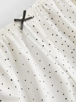 Camiseta de tirantes y pantalones cortos de lunares