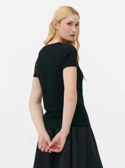 Camiseta elástica con cuello redondo