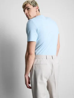 Camiseta elástica de corte entallado