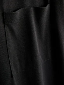 Camiseta larga con bolsillo de parche