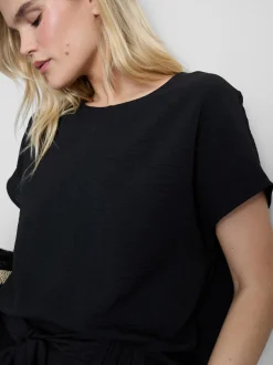 Camiseta relajada y fluida con cuello redondo