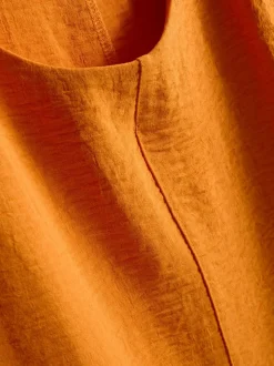 Camiseta relajada y fluida con cuello redondo