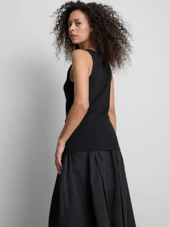 Camiseta sin mangas básica elástica