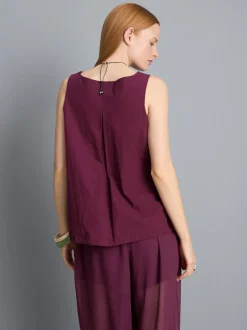 Camiseta sin mangas con bajo curvo