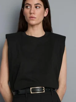 Camiseta sin mangas con hombreras
