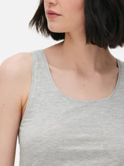 Camiseta sin mangas elástica con escote amplio