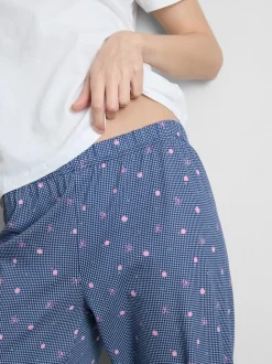 Camiseta y pantalón de pijama a cuadros vichy
