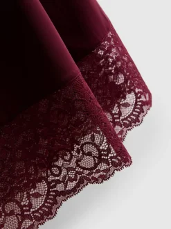 Camisón de encaje corto