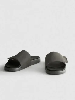Chanclas con suela gruesa