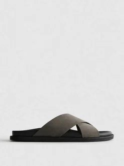 Chanclas con tiras cruzadas
