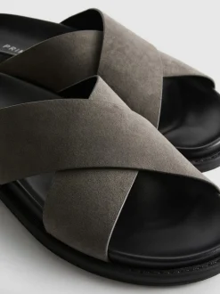 Chanclas con tiras cruzadas