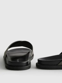 Chanclas con tiras cruzadas