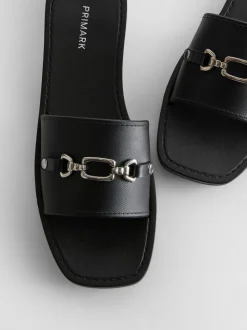 Chanclas de piel sintética con bocado de caballo
