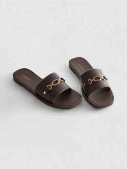 Chanclas de piel sintética con bocado de caballo