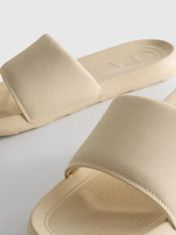 Chanclas deportivas informales