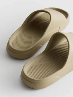 Chanclas de suela gruesa
