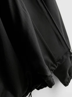 Chaqueta deportiva con cuello chimenea