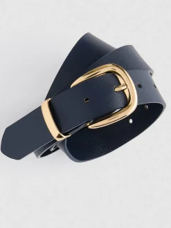 Cinturón con hebilla metálica