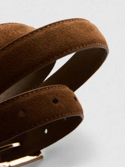 Cinturón estrecho con hebilla cuadrada