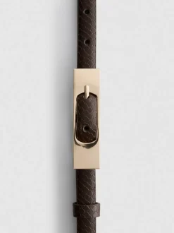 Cinturón estrecho con hebilla rectangular