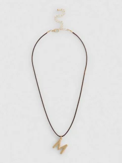 Collar de cuerda con colgante de inicial