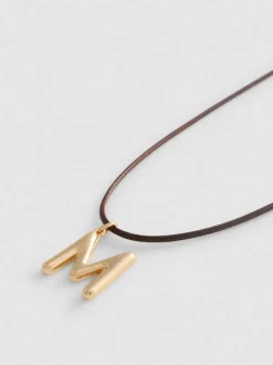 Collar de cuerda con colgante de inicial