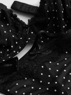 Conjunto de ropa interior de malla con lunares