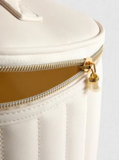 Estuche de tocador con corazón de perlas sintéticas