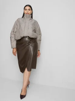 Falda midi cruzada de piel sintética By Coleen