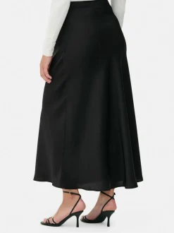 Falda midi evasé de satén