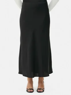 Falda midi evasé de satén