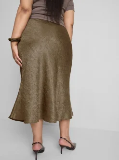 Falda midi satinada al bies con frunces By Coleen