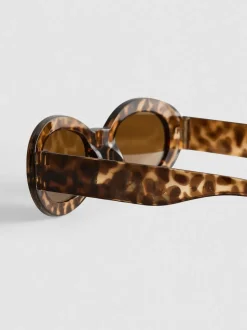 Gafas de sol ovaladas con estampado animal